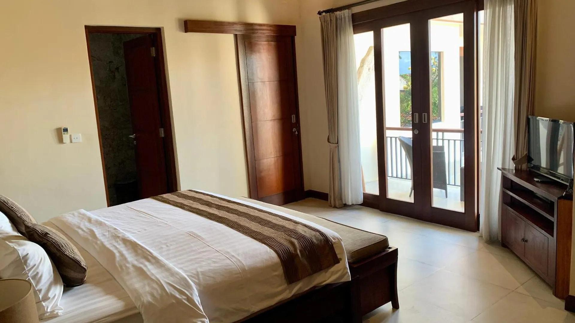 Tranquilty 3 Bedroom Villa In Seminyak By Nami Bali Индонезия